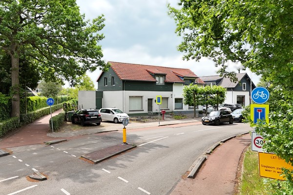 Te koop: Dit is een heerlijk ruime woning met de mogelijkheid om gelijkvloers te wonen.